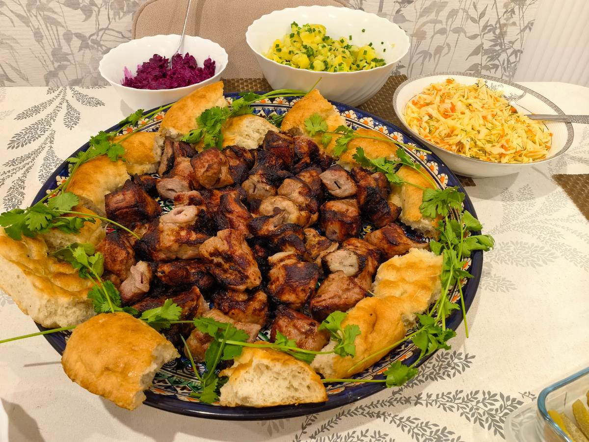 С лепешкой и кинзой.