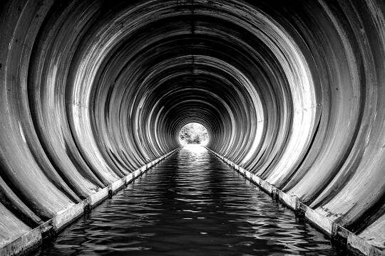    Российские военнослужащие преодолели 8 километров по трубе на корточках