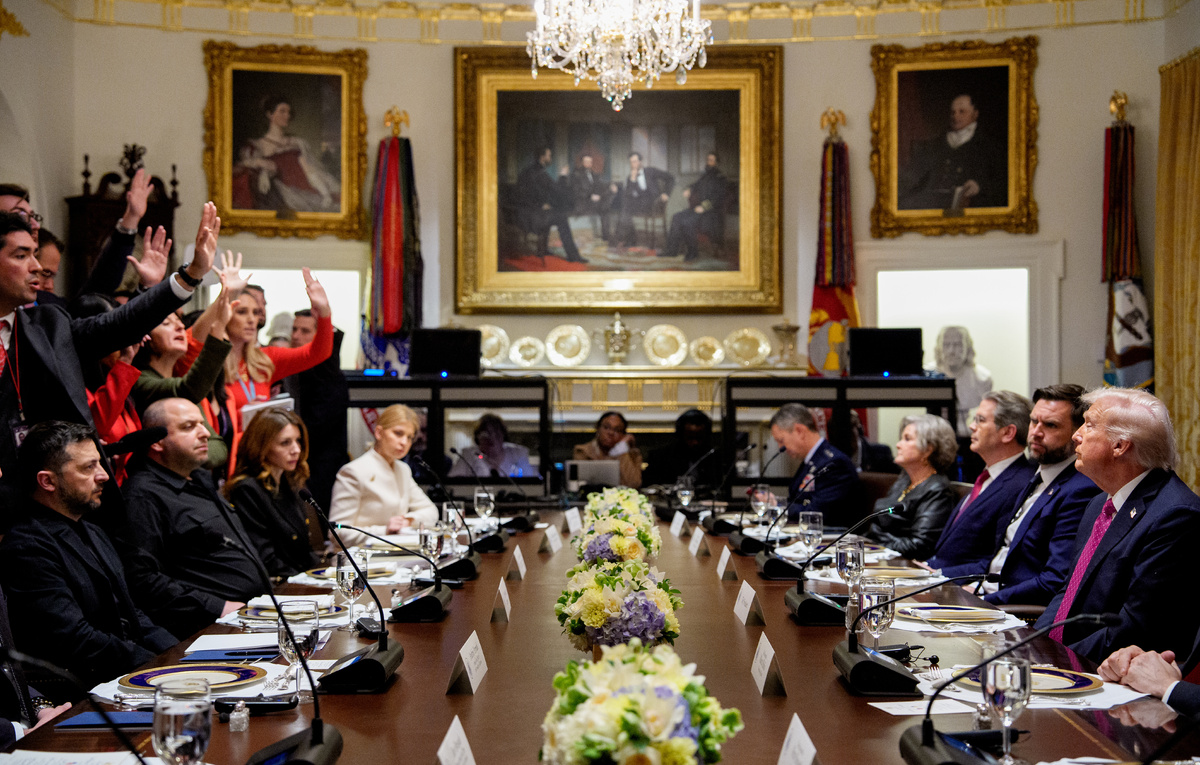    Владимир Зеленский (слева) и президент США Дональд Трамп (справа)  Andrew Harnik/Getty Images