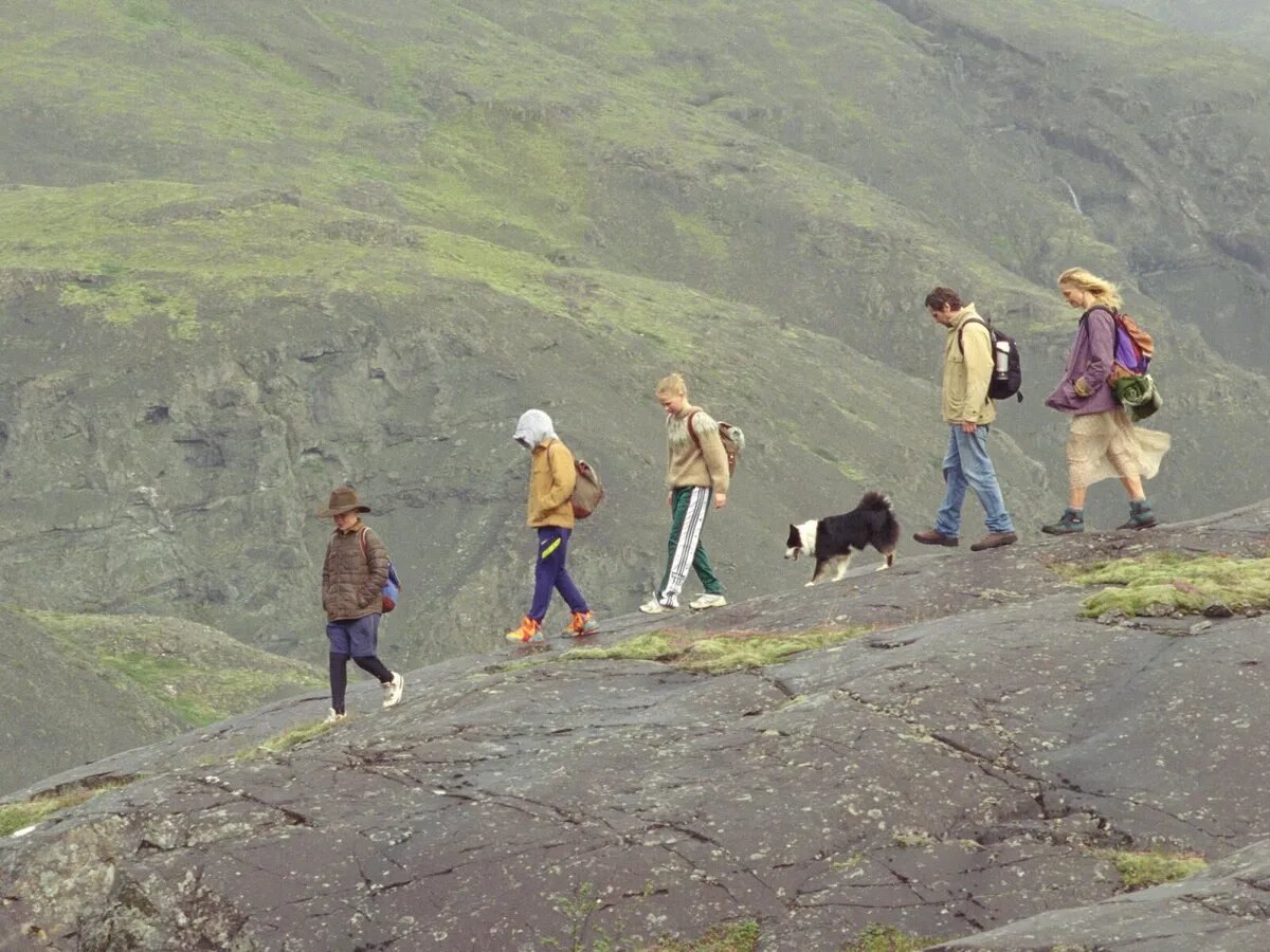 кадр из фильма «Любовь, которая остается» (2025)