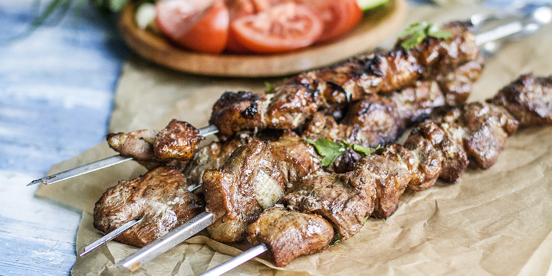 Рецепт шашлыка из свинины в грузинском маринаде со свежими овощами
