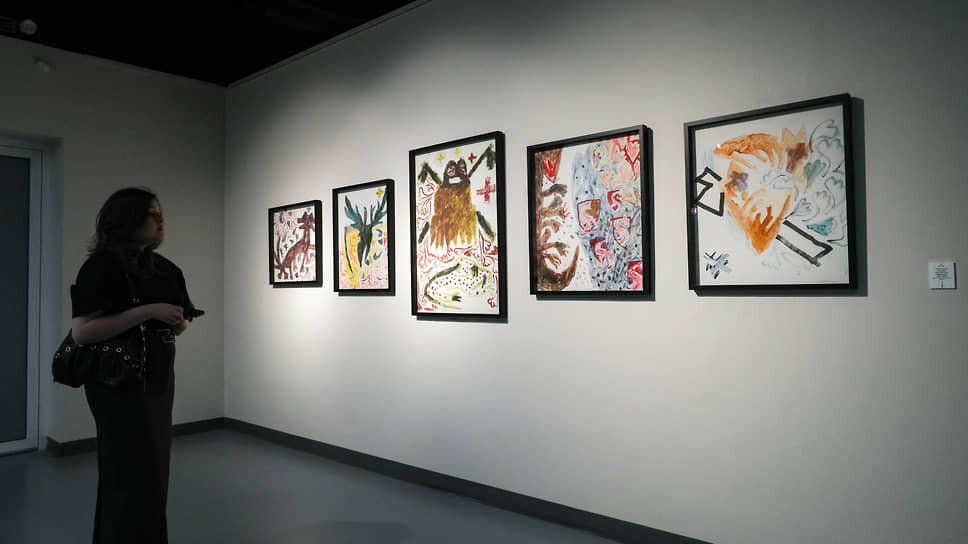 Алину Глазун и Петра Кирюшу объединяют не только дружеские отношения и взаимный интерес к творчеству друг друга (это не их первая совместная выставка), но и общность глубинной творческой задачи.📷Фото: Марина Молдавская / Коммерсантъ