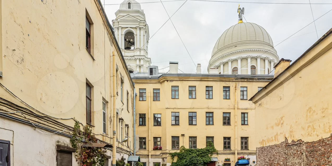 Заброшенная коммунальная квартира на пересечении Кадетской линии и Среднего проспекта Васильевского острова