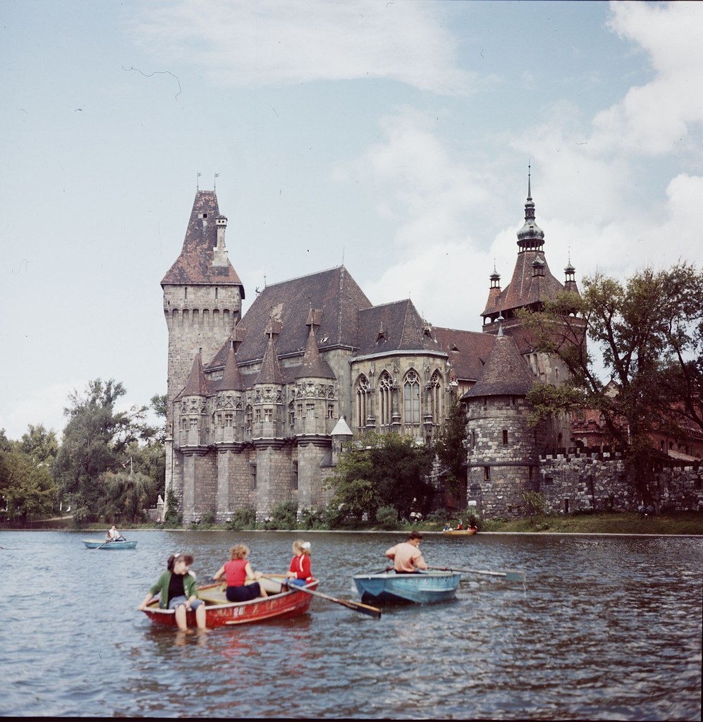 Будапешт.  Замок Вайдахуняд в Варошлигете