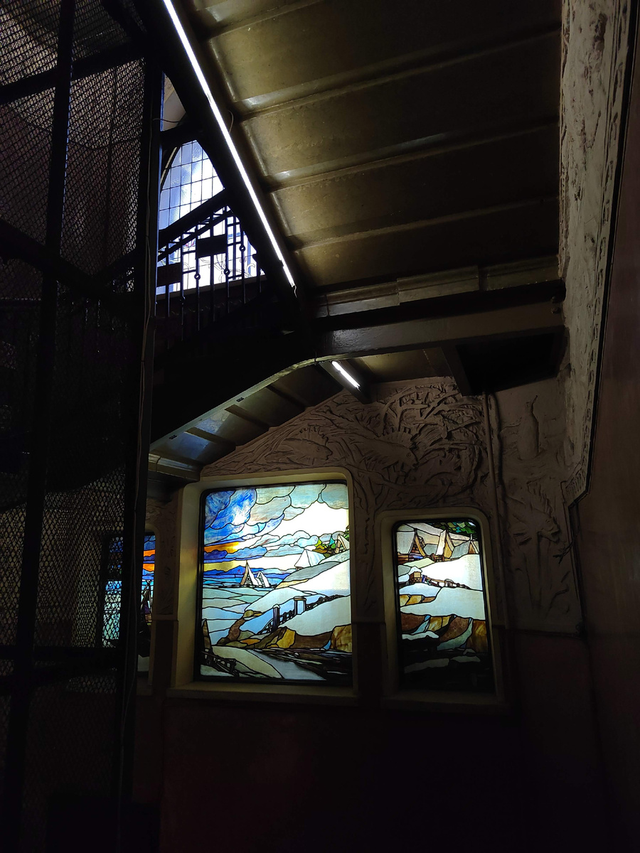 Витражи в здании РОСФОТО