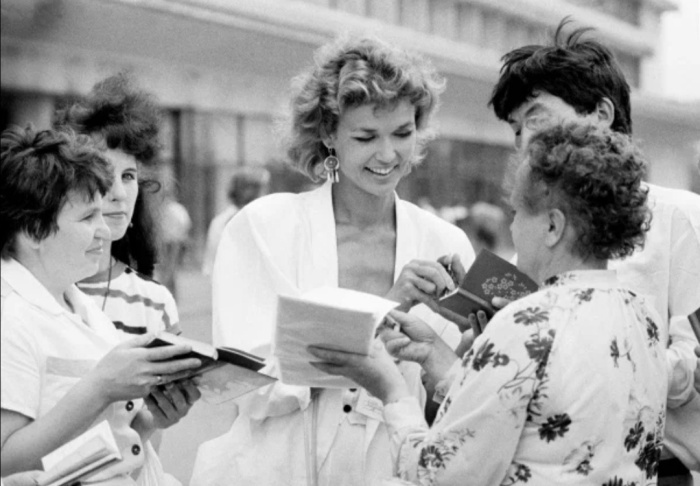 Долго считала себя некрасивой.