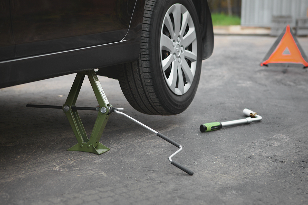 Домкрат и ключ — это база