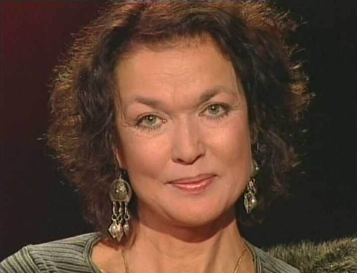 Источник: https://www.kino-teatr.ru/kino/acter/w/ros/111/foto/10872/