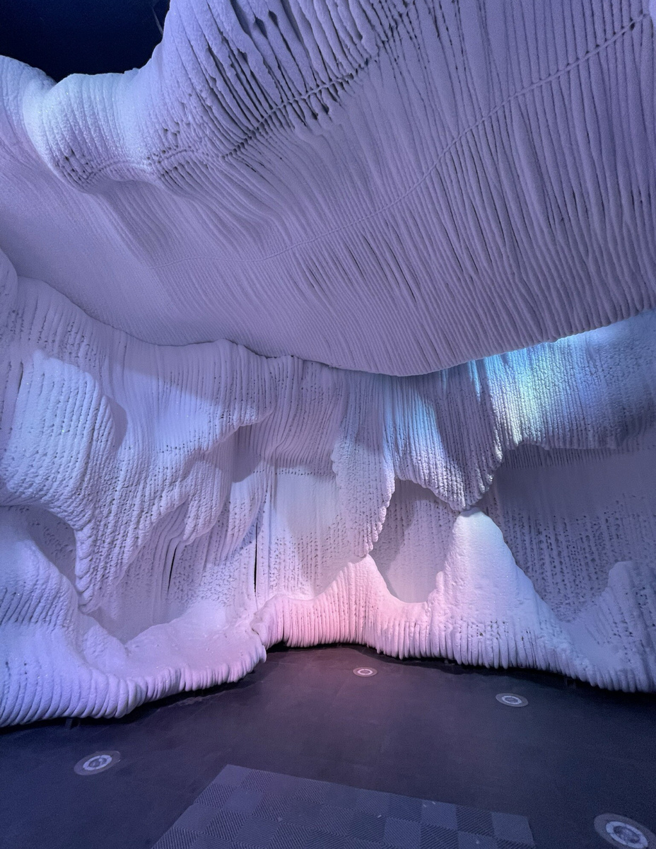 Снежная пещера в Зарядье