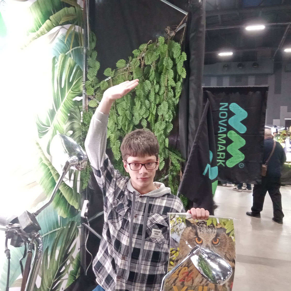 Это крутой мотоцикл в фотозоне, но я такой фотограф😂