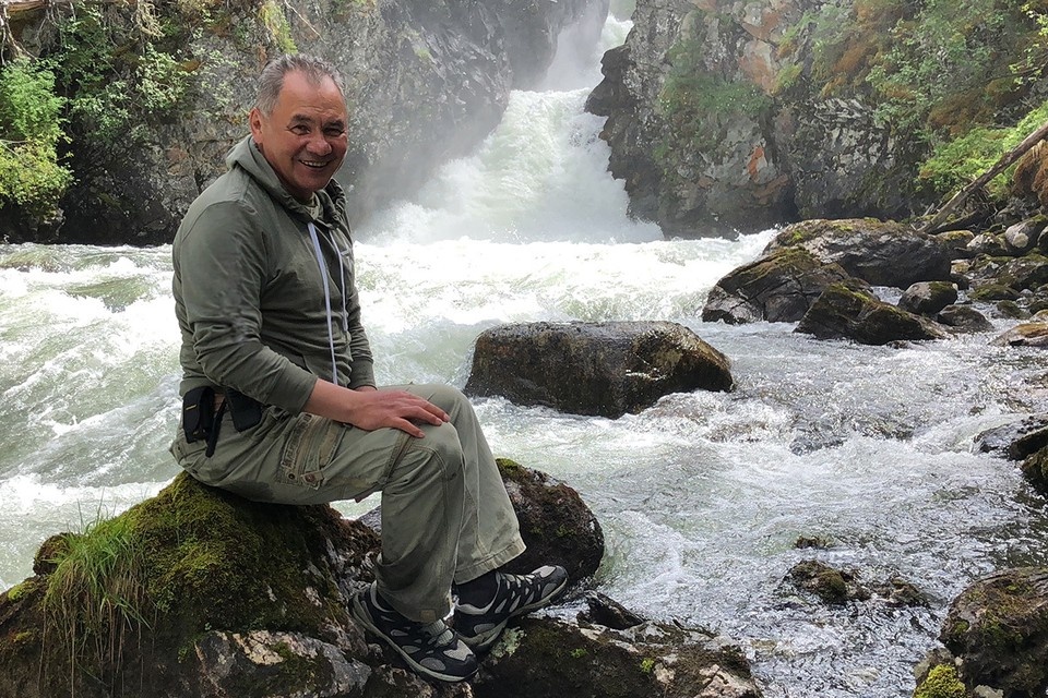    Сергей Шойгу возглавляет РГО уже 16 лет личный архив