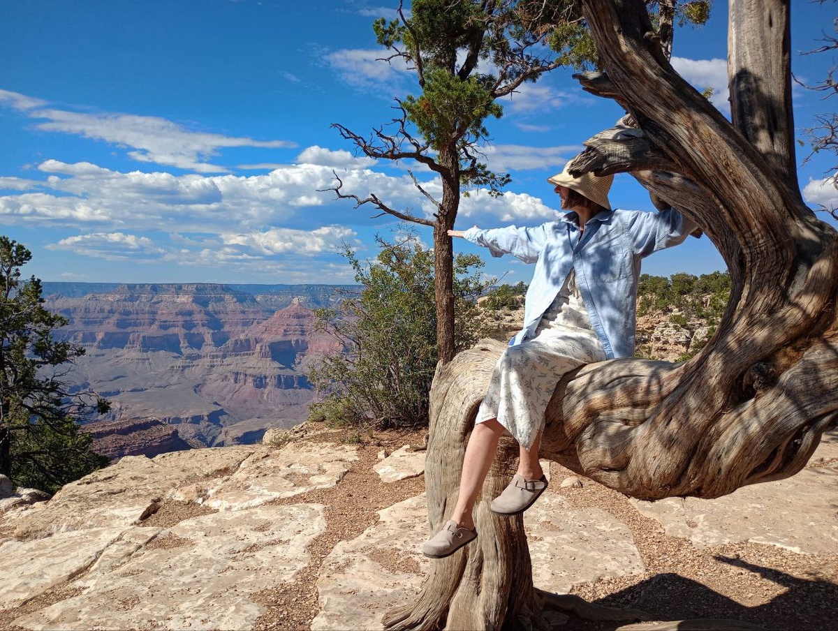 Удивил запах — в жару из-за местных деревьев пахло, как в бане