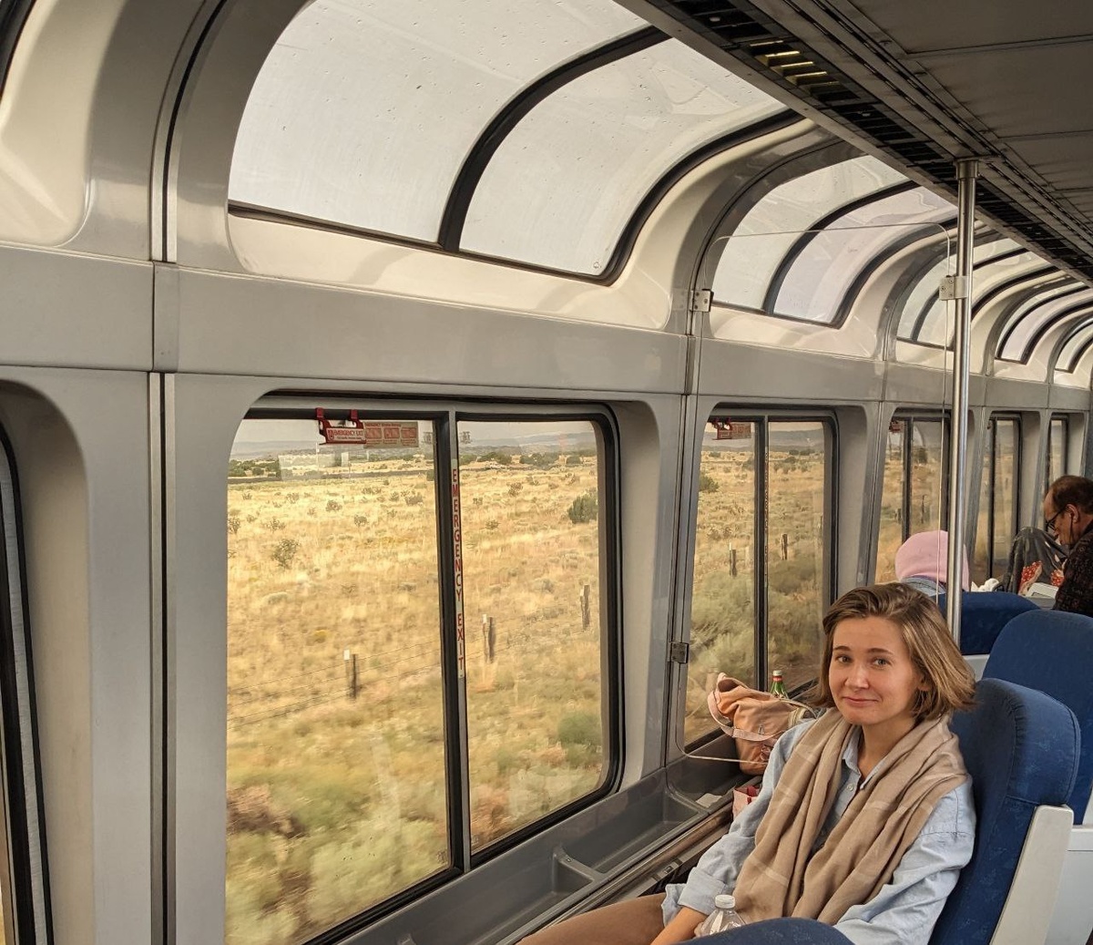 Так выгляжу я, автор этого канала, Даша с края света. Здесь о жизни за рубежом. Наша история проста: муж строит карьеру ученого, поэтому живем по 3-5 лет в разных странах. До Мичигана жили на западе Франции, через 3 месяца нас снова ждет переезд. 