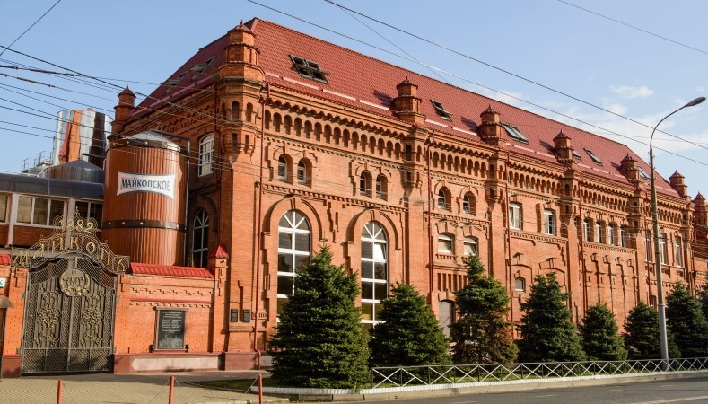 Только визуально современное покрытие крыши не очень выглядит