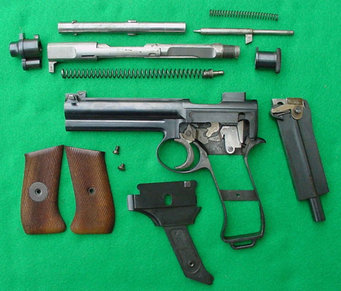 Разборка пистолета Рот-Крнка. Фото из коллекции Ника Станева