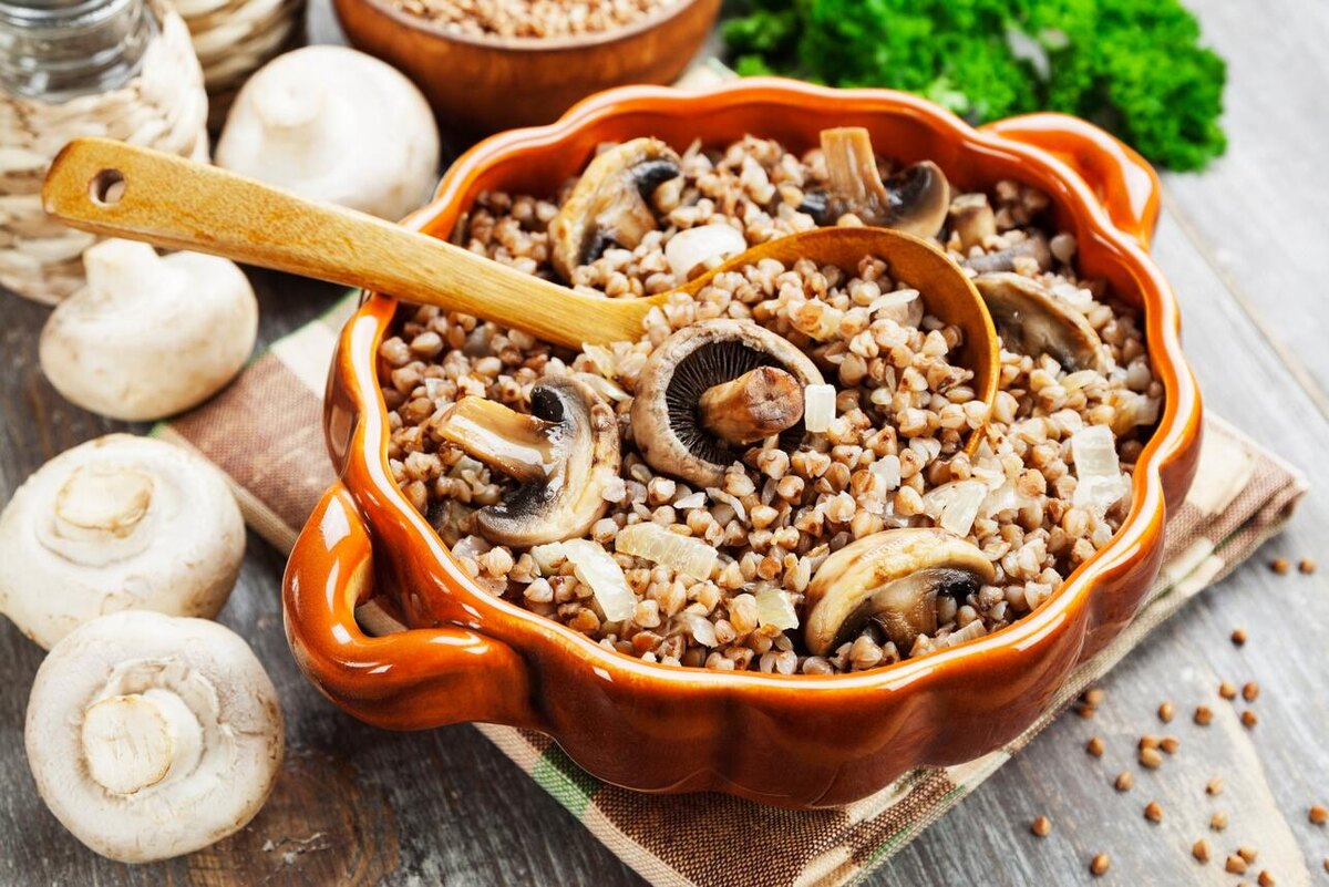    Гречка с грибами 123RF/legion-media.ru