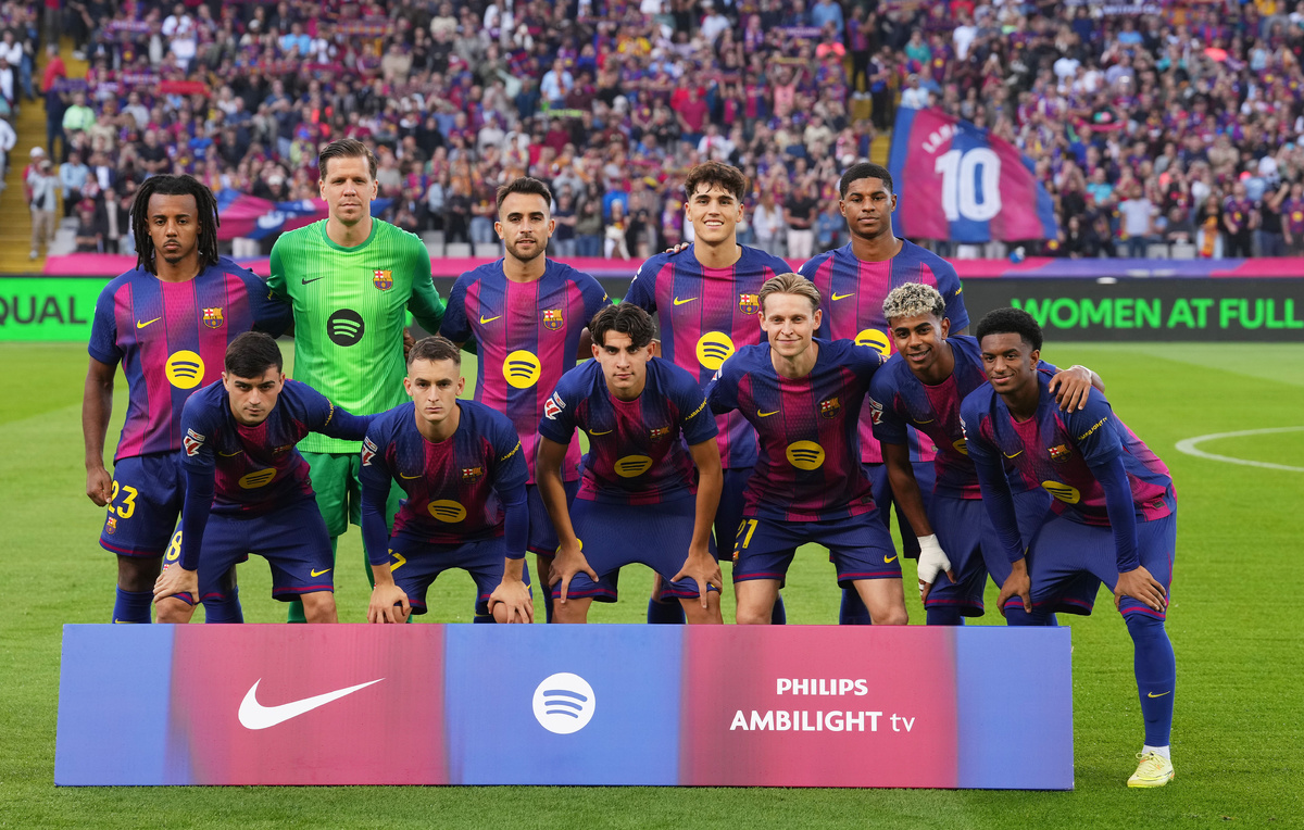    Игроки "Барселоны"  Alex Caparros/Getty Images