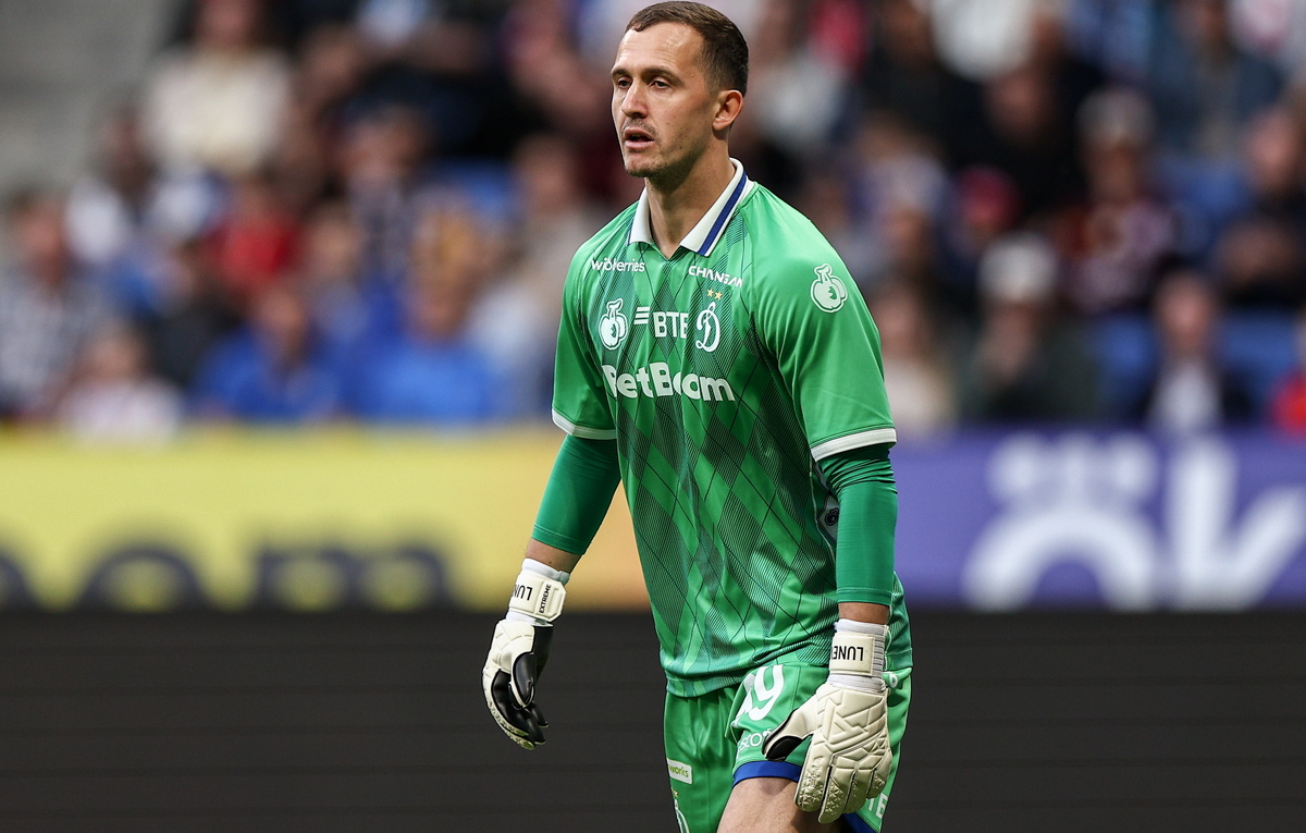    Вратарь "Динамо" Андрей Лунев  Александр Щербак/ТАСС