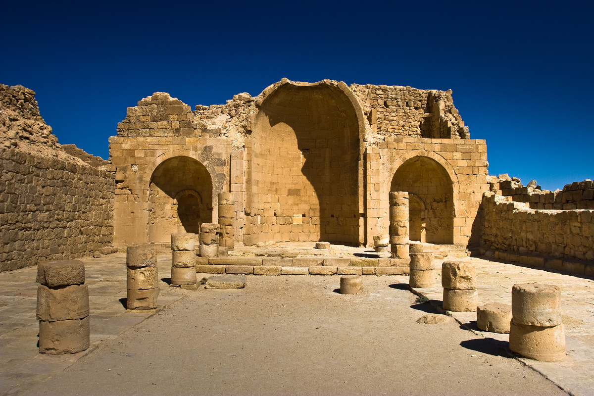 Руины византийской, христианской церкви.