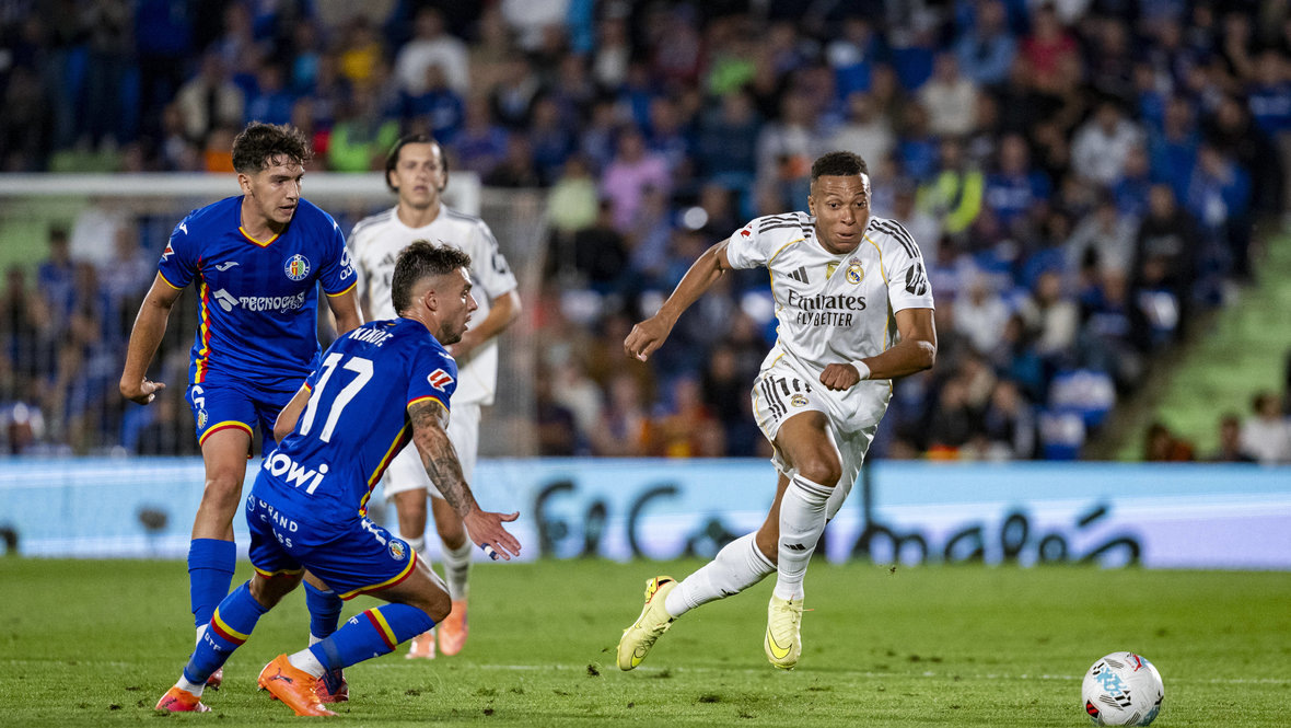    Нападающий «Реала» Килиан Мбаппе (справа) в матче против «Хетафе». Global Look Press