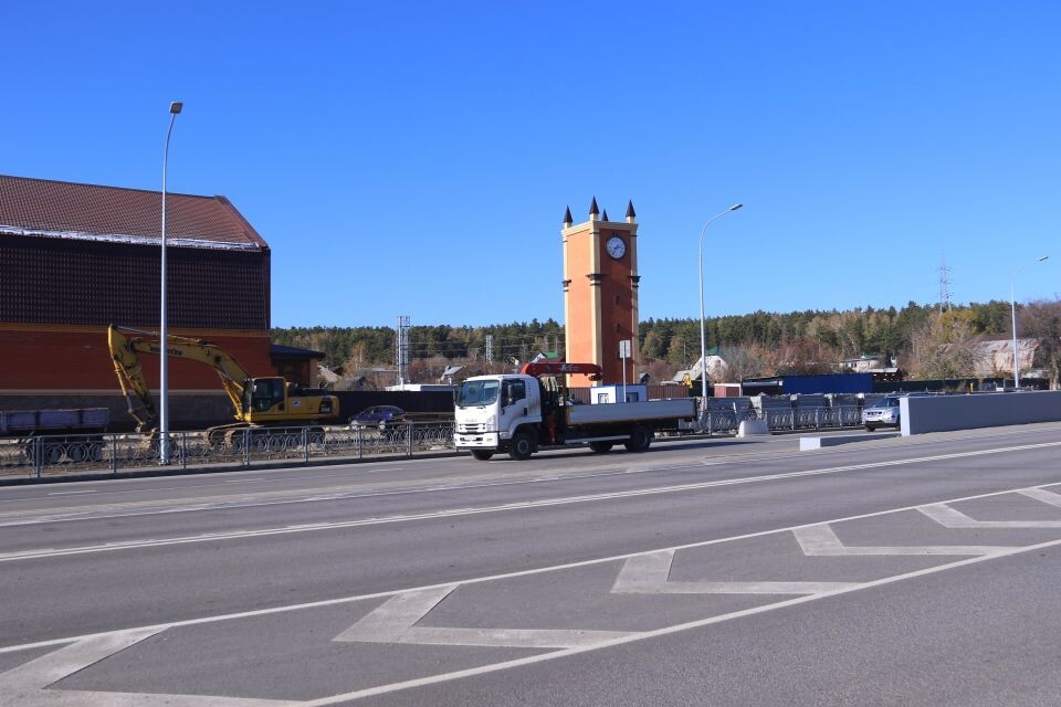    Развязка на Змеиногорском тракте в Барнауле. Октябрь 2025 года. Источник: Виталий Барабаш/"Толк"