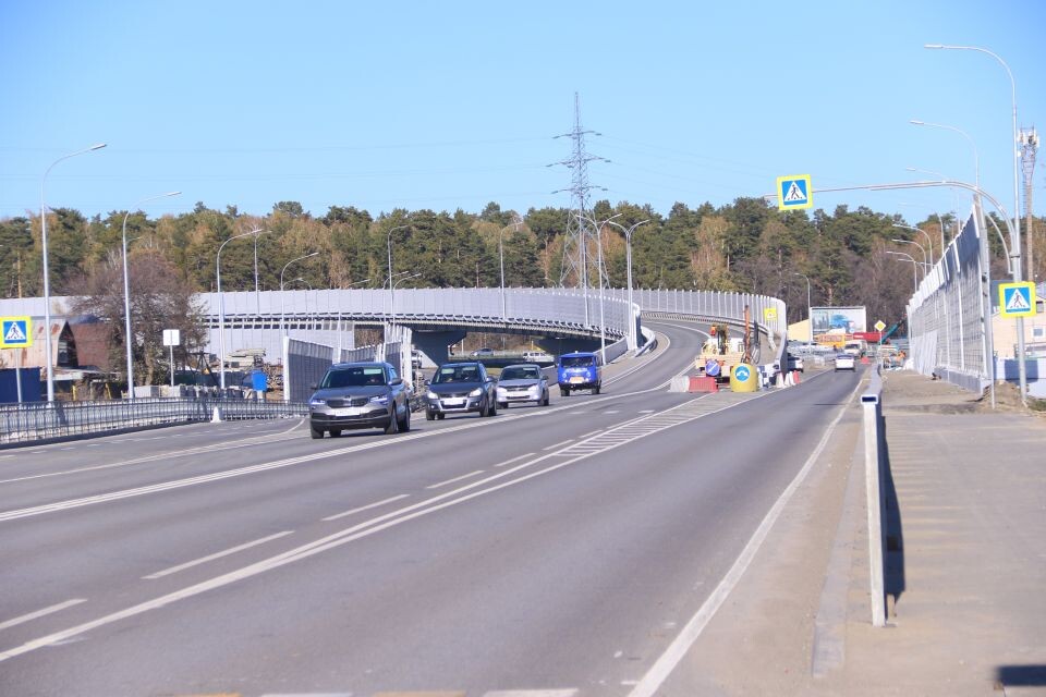    Развязка на Змеиногорском тракте в Барнауле. Октябрь 2025 года. Источник: Виталий Барабаш/"Толк"