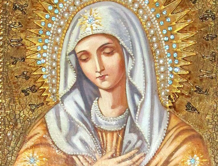 Перед иконой молятся