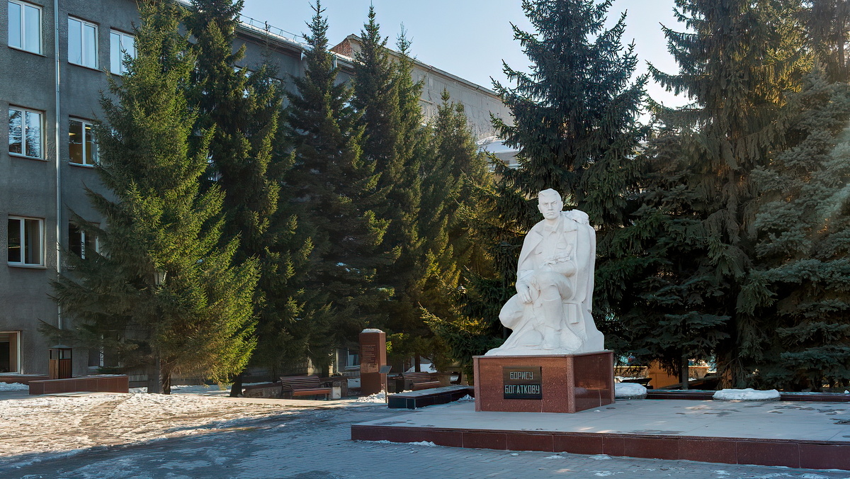 Памятник Борису Богаткову. Новосибирск. Фотография - www.openmainphoto.ru