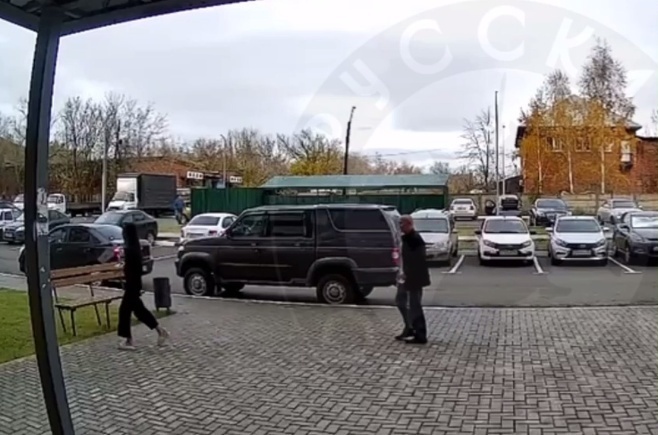    В Оренбурге мужчина якобы преследовал 10-летнюю девочку? Ситуация попала на камеры видеонаблюдения