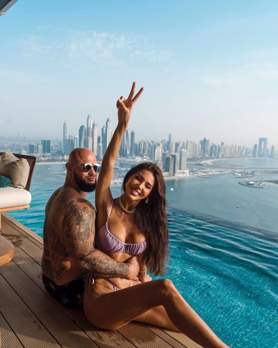    Самойлова Оксана и Джиган. Источник: @samoylovaoxana*