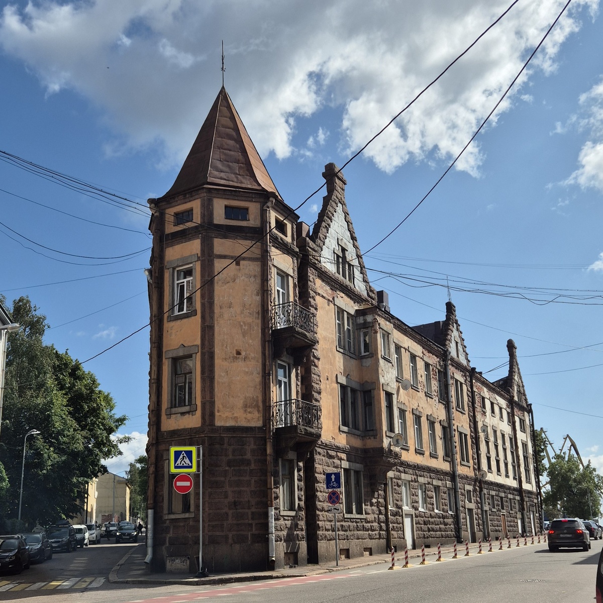 Плоский дом