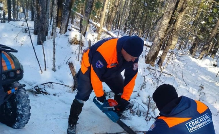 Спасатели продолжают поиски семьи. Фото: telegram-канал КГКУ «Спасатель» https://t.me/spasatel24/188