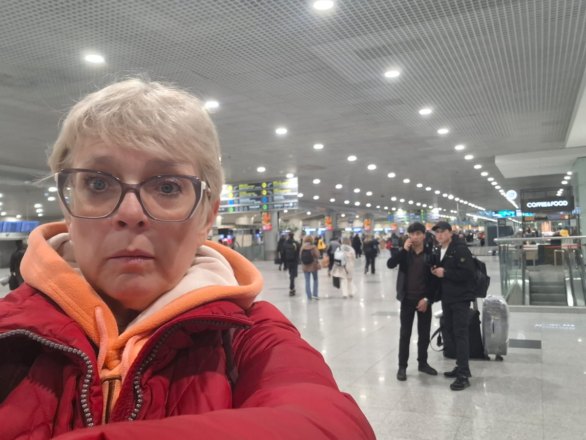 Встречали с табличкой "Россия-1"