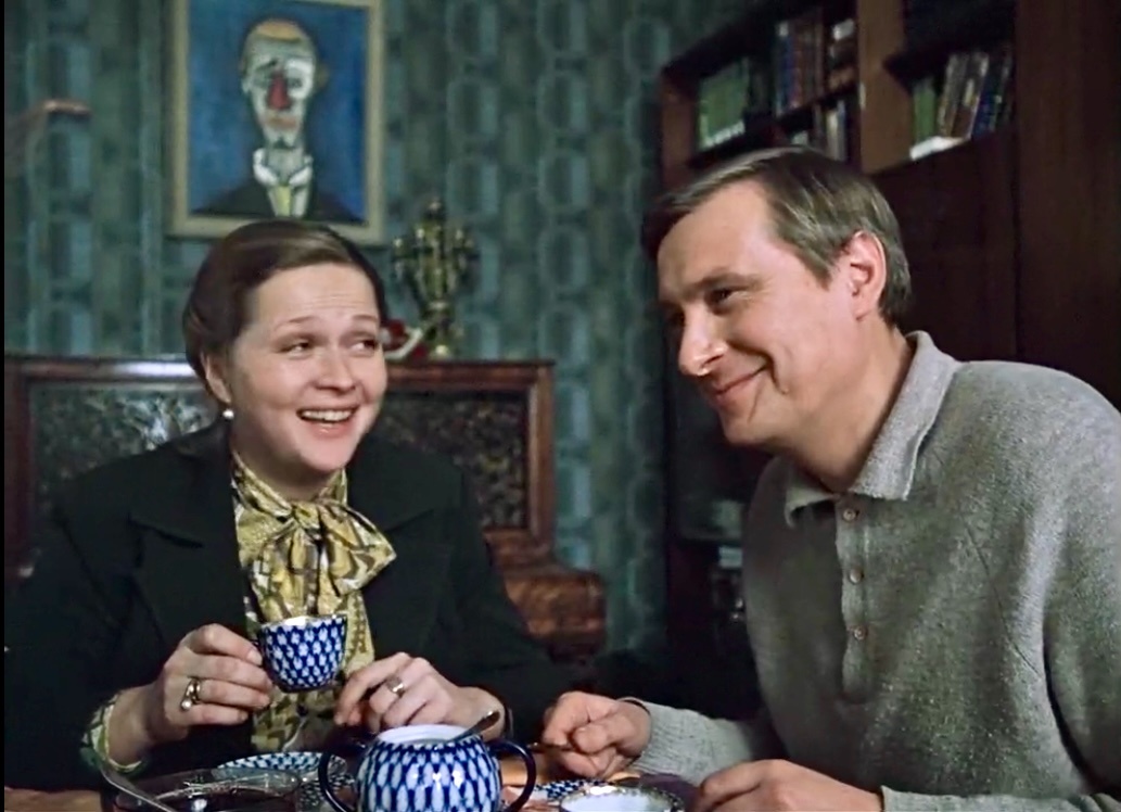 Кажется, подловила единственный момент за весь фильм, когда Н. Е. широко улыбается