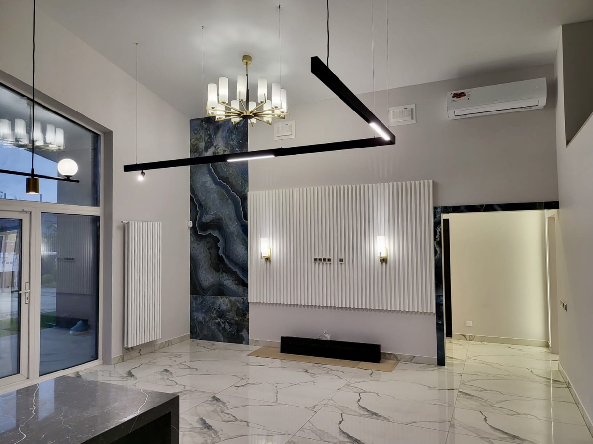 Фотография с проекта в процессе реализации с плинтусами из керамогранита (коллекция Iceberg бренд KERRANOVA). Автор проекта Екатерина Баркар