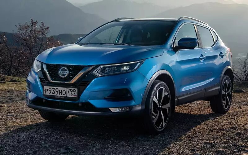    Официальные продажи второго Кашкая у нас начались весной 2014 года. Российская сборка стартовала осенью 2015 года – до этого ввозили машины британской сборки.