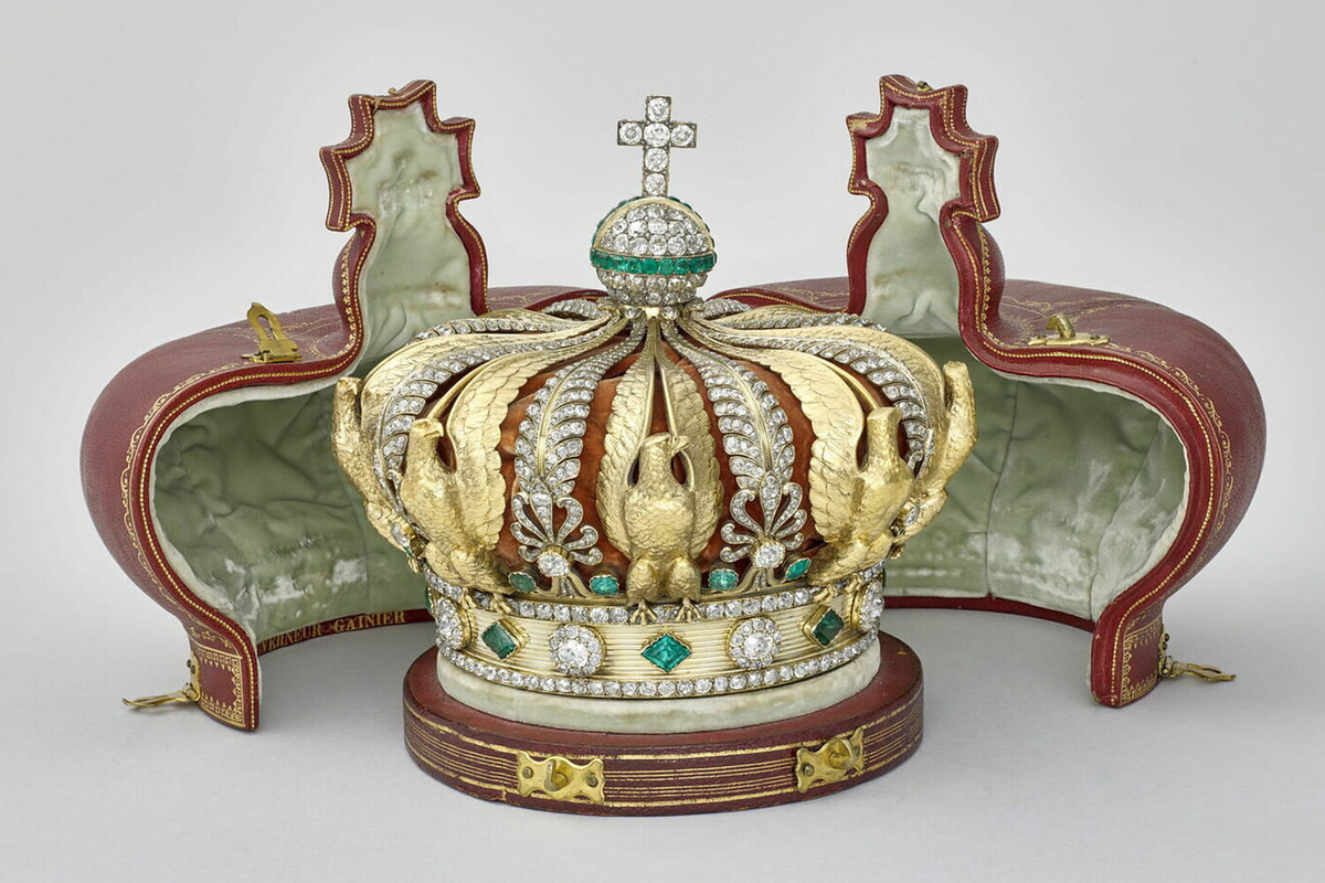 Такую прекрасную вещь разбили! Леворукие какие-то воры...