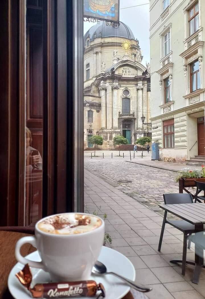 Выйти выпить кофе вне дома - уже хорошая возможность перезагрузить свои мысли.