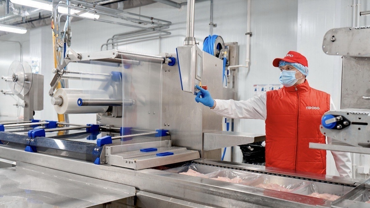 За полгода специалисты тюменского предприятия добились увеличения выпуска полуфабрикатов.  Фото: Пресс-служба Группы «ПРОДО»