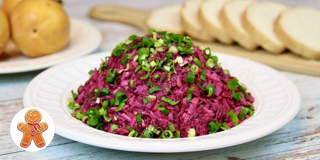 Простой и очень вкусный салат со свеклой