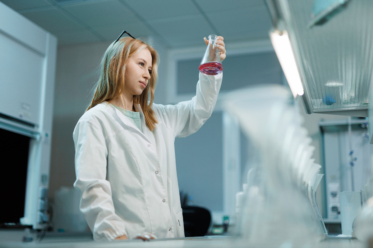 Алёна Мозговая, лаборант химического анализа на ГОКе