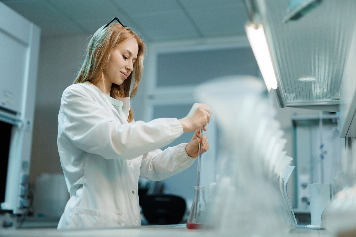 Алёна Мозговая, лаборант химического анализа на ГОКе