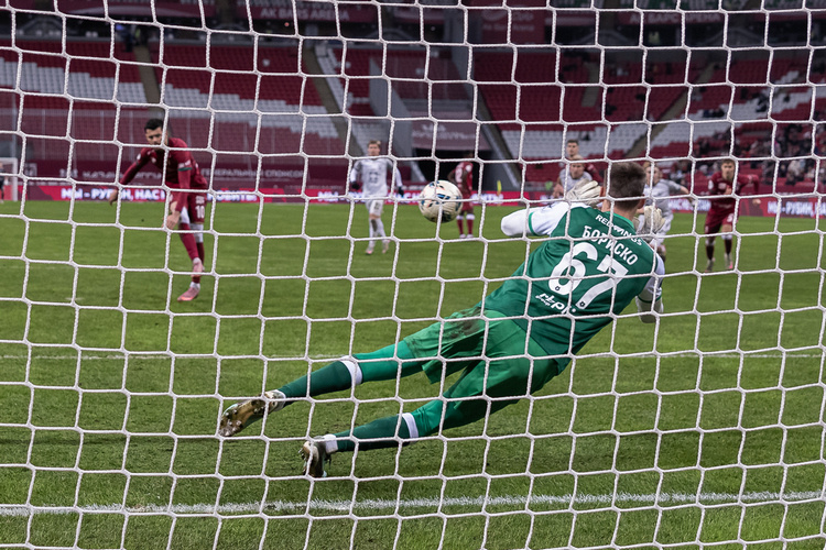    На 52-й минуте матча судья назначил пенальти в ворота «Балтики», Даку пополнил статистику промахов — уже четвёртый незабитый пенальти.   
Фото: Сергей Елагин