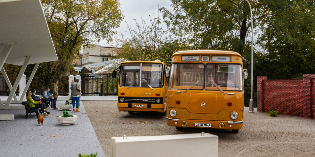 Икарус 263.00 (ливрея охра) от Demprice. Масштаб 1:43.