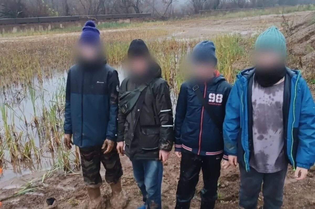    В Удмуртии спасатели помогли школьникам, которых чуть не затянуло в болото