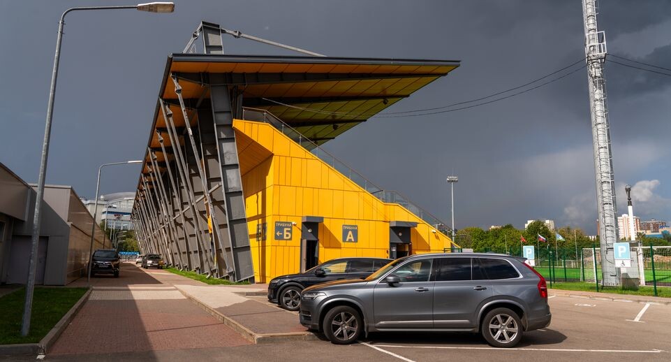    Парковка у стадиона «Центральный» в Одинцово / Медиасток.рф