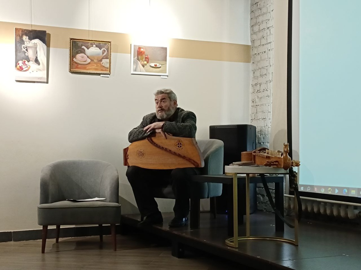 «У каждого человека неповторимая судьба. Я сплетаю свою военную службу и творчество, потому что они неразрывно связаны».