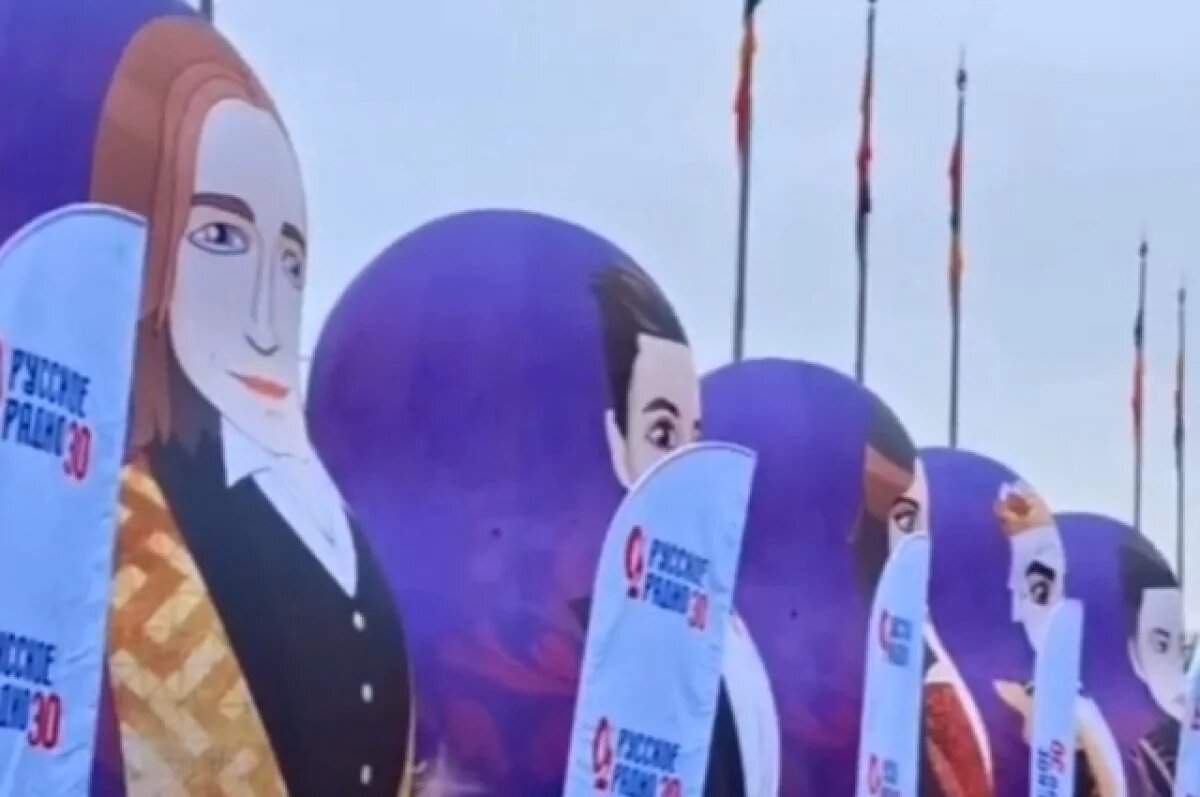    На Нижегородской ярмарке появились звездные матрешки