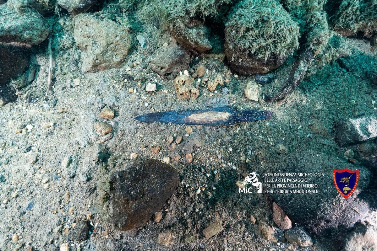 Источник: https://poisknews.ru/arheologiya/podvodnoe-chudo-arheologii-arheologi-nashli-poselenie-kotoromu-3000-let