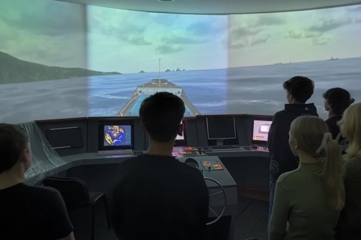    Школьники из Гурьевска и Знаменска управляли судном в БГА